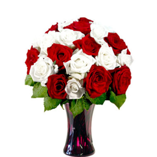 Exclusive_Flower_Vase_Decorated_With_Red_&_White_Roses