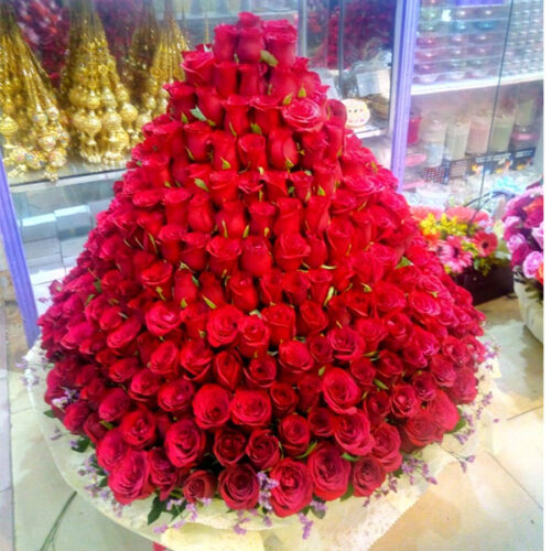 Round_Flower’s_Basket_With_300_Roses