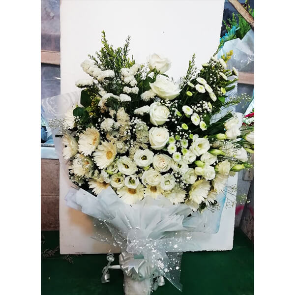 a white bouquet of eustoma mums rose gerbera statics gypsy a white bouquet of eustoma mums rose gerbera statics gypsy