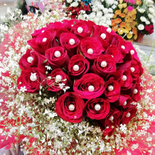 gorgeous rose round bouquet decorated with gypsy pearl