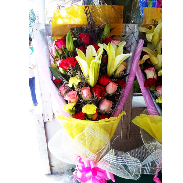 red pink rose bouquet decorated with carnation lily limo stick red pink rose bouquet decorated with carnation lily limo stick