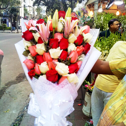 rose lily hand bouquet