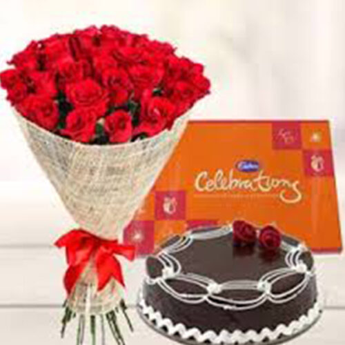 tasty cake with lovely card roses